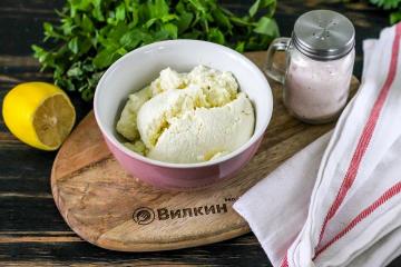 Goat milk cottage cheese at home