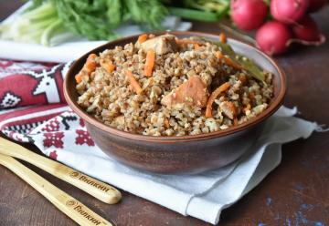 Buckwheat with chicken in a slow cooker