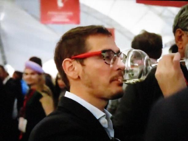 taste the wine at the wine exhibition