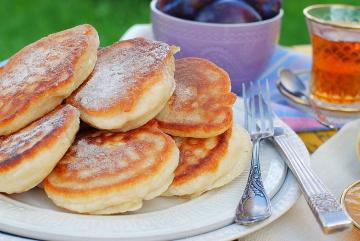 Fluffy pancakes for breakfast: 5 recipes