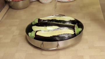 Karnyyaryk eggplants in Turkish, baked with minced meat