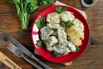 Pollock in sour cream in the oven