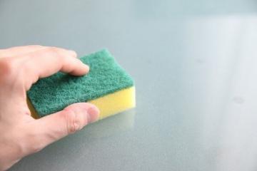 A kitchen sponge is easily a source of intestinal infections, but it can be avoided.