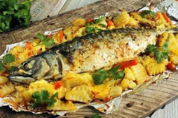 Mackerel baked in the oven with potatoes. Hearty dinner in a hurry!