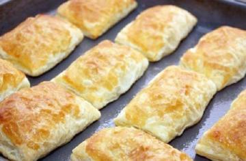Puff pastry with chicken and potatoes. Real jam!