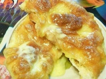 Dumplings with sour cream and sugar in a pan. My favorite recipe