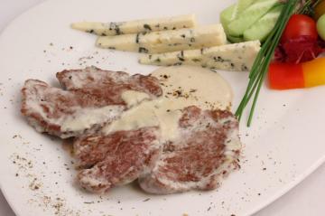 Veal chops with creamy sauce