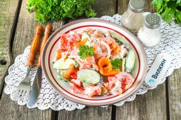 Salad with red fish and tomatoes