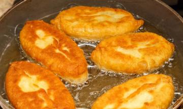 Fried pies with apples and cinnamon