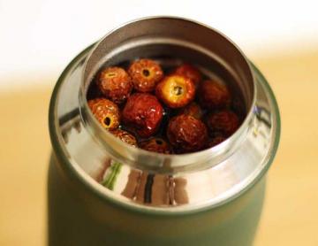 How to make a decoction of rose hips in a thermos