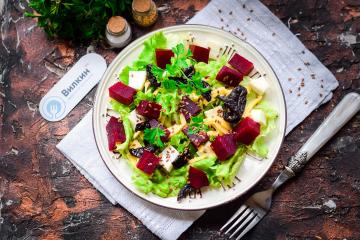 Beetroot salad with cheese